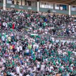 Torcedores do Uberlândia Esporte Clube ocupam as arquibancadas do Parque do Sabiá durante a campanha de 2026